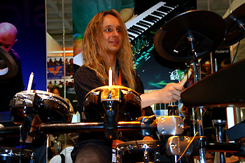 Rob at Palm Expo 2007 #22, June 4 - Trying Drums!!!