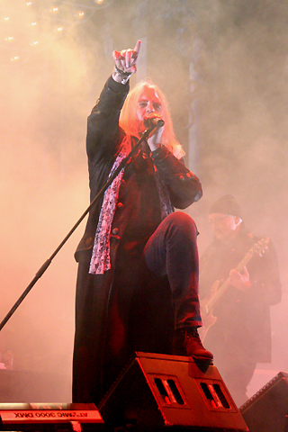 Saxon at Atarfe Vega Rock 2008 Pic #6
