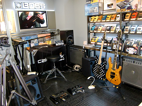 At Music Land Key Shibuya Pic #4